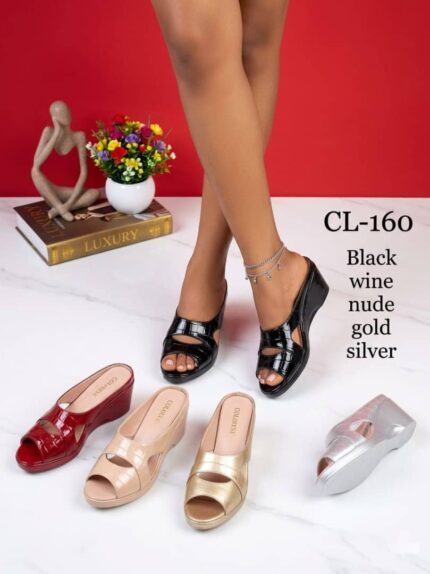 Clawse wedge shoe